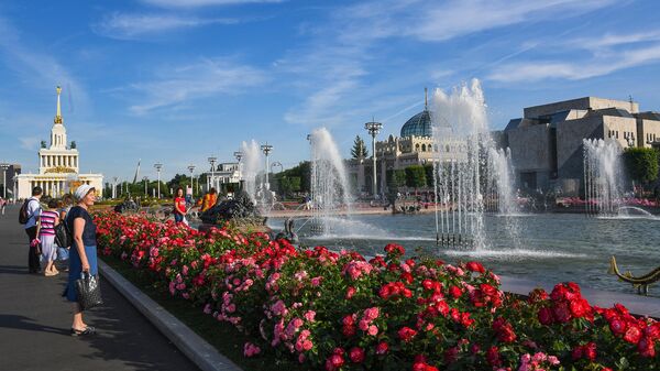 Сезон катания на лодках открылся на ВДНХ Сезон катания на лодках открылся на ВДНХ