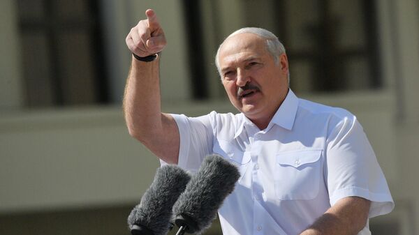 Александр Лукашенко на митинге в свою поддержку в Минске Александр Лукашенко на митинге в свою поддержку в Минске