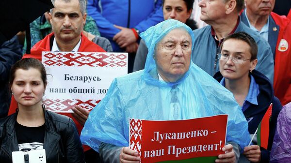 Участники демонстрации в поддержку Александра Лукашенко в Минске Участники демонстрации в поддержку Александра Лукашенко в Минске