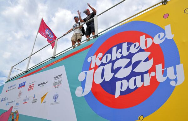 Подготовка к открытию ежегодного международного джазового фестиваля Koktebel Jazz Party в Коктебеле Подготовка к открытию ежегодного международного джазового фестиваля Koktebel Jazz Party в Коктебеле