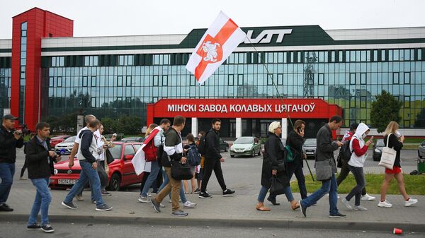 Участники акции протеста у Минского завода колёсных тягачей. 23 августа 2020 Участники акции протеста у Минского завода колёсных тягачей. 23 августа 2020