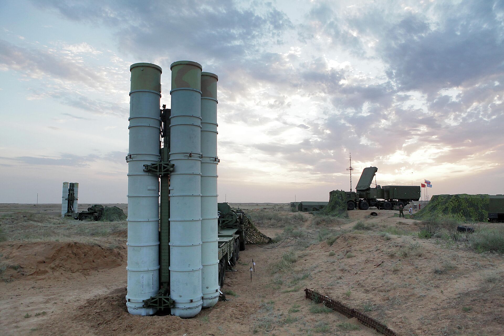 Подготовка к стрельбам зенитных ракетных систем С-400 Триумф на полигоне Ашулук Подготовка к стрельбам зенитных ракетных систем С-400 Триумф на полигоне Ашулук - РИА Новости, 1920, 20.01.2021