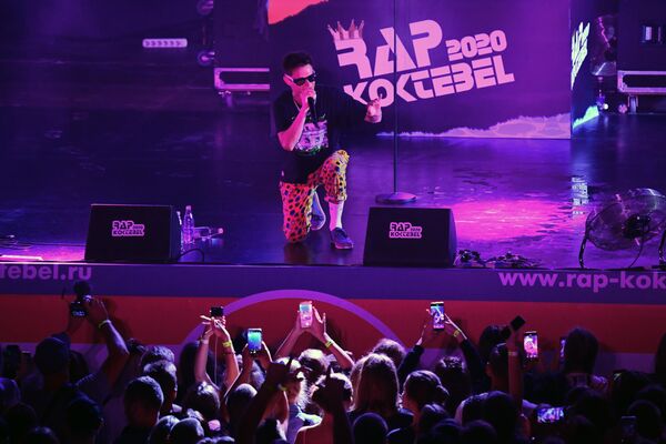 Рэпер Кравц выступает на фестивале Rap Koktebel в Крыму Рэпер Кравц выступает на фестивале Rap Koktebel в Крыму