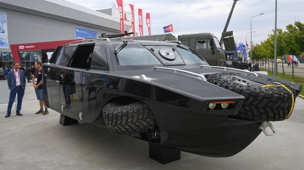 Автомобиль-амфибия Дрозд на выставке вооружений Международного военно-технического форума (МВТФ) Армия-2020 в военно-патриотическом парке Патриот Автомобиль-амфибия Дрозд на выставке вооружений Международного военно-технического форума (МВТФ) Армия-2020 в военно-патриотическом парке Патриот