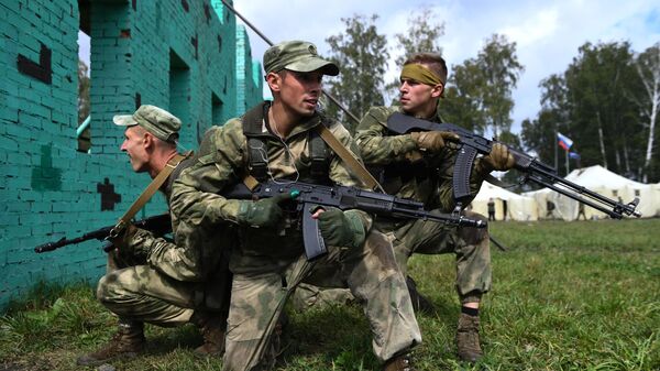 Военнослужащие вооруженных сил Белоруссии во время прохождения этапа Тропа разведчика в конкурсе Отличники войсковой разведки в рамках Армейских международных игр АрМИ-2020 Военнослужащие вооруженных сил Белоруссии во время прохождения этапа Тропа разведчика в конкурсе Отличники войсковой разведки в рамках Армейских международных игр АрМИ-2020