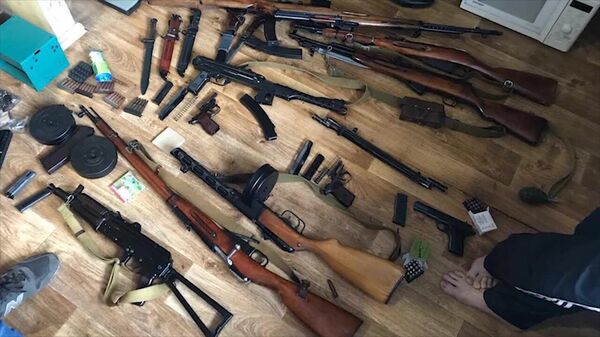 Оружие и боеприпасы, изъятые у лиц, причастных к контрабанде оружия Оружие и боеприпасы, изъятые у лиц, причастных к контрабанде оружия