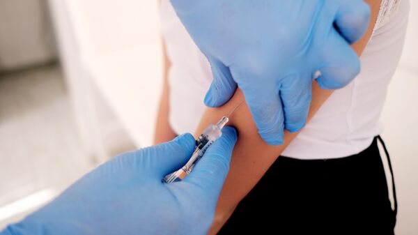 Попова призвала россиян вакцинироваться от коронавируса