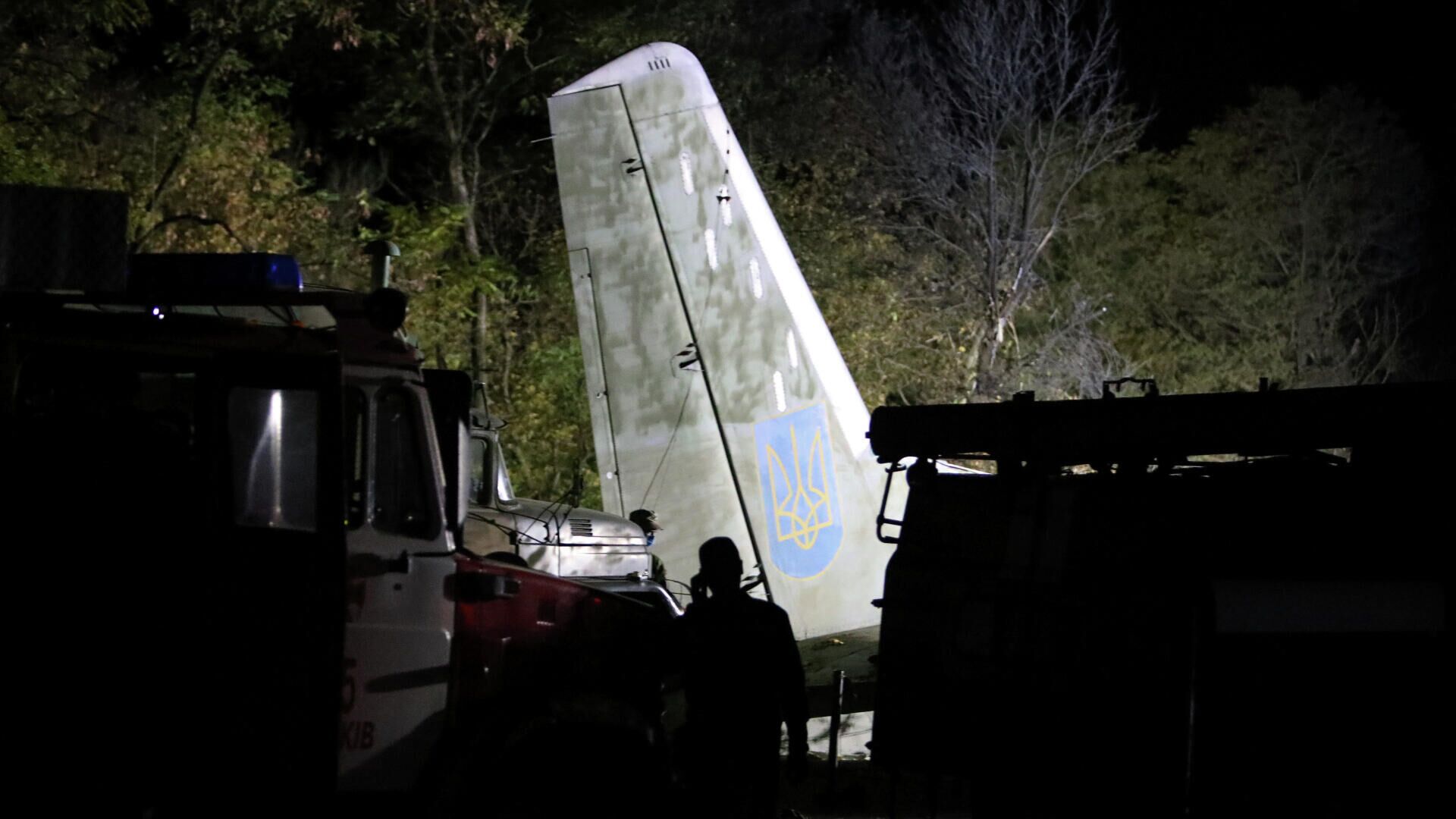 На месте крушения военно-транспортного самолета Ан-26 ВВС Украины под Харьковом На месте крушения военно-транспортного самолета Ан-26 ВВС Украины под Харьковом - РИА Новости, 1920, 26.09.2020