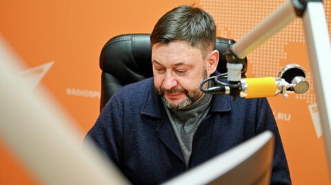 Исполнительный директор МИА Россия сегодня Кирилл Вышинский во время интервью в студии радио Sputnik Исполнительный директор МИА Россия сегодня Кирилл Вышинский во время интервью в студии радио Sputnik