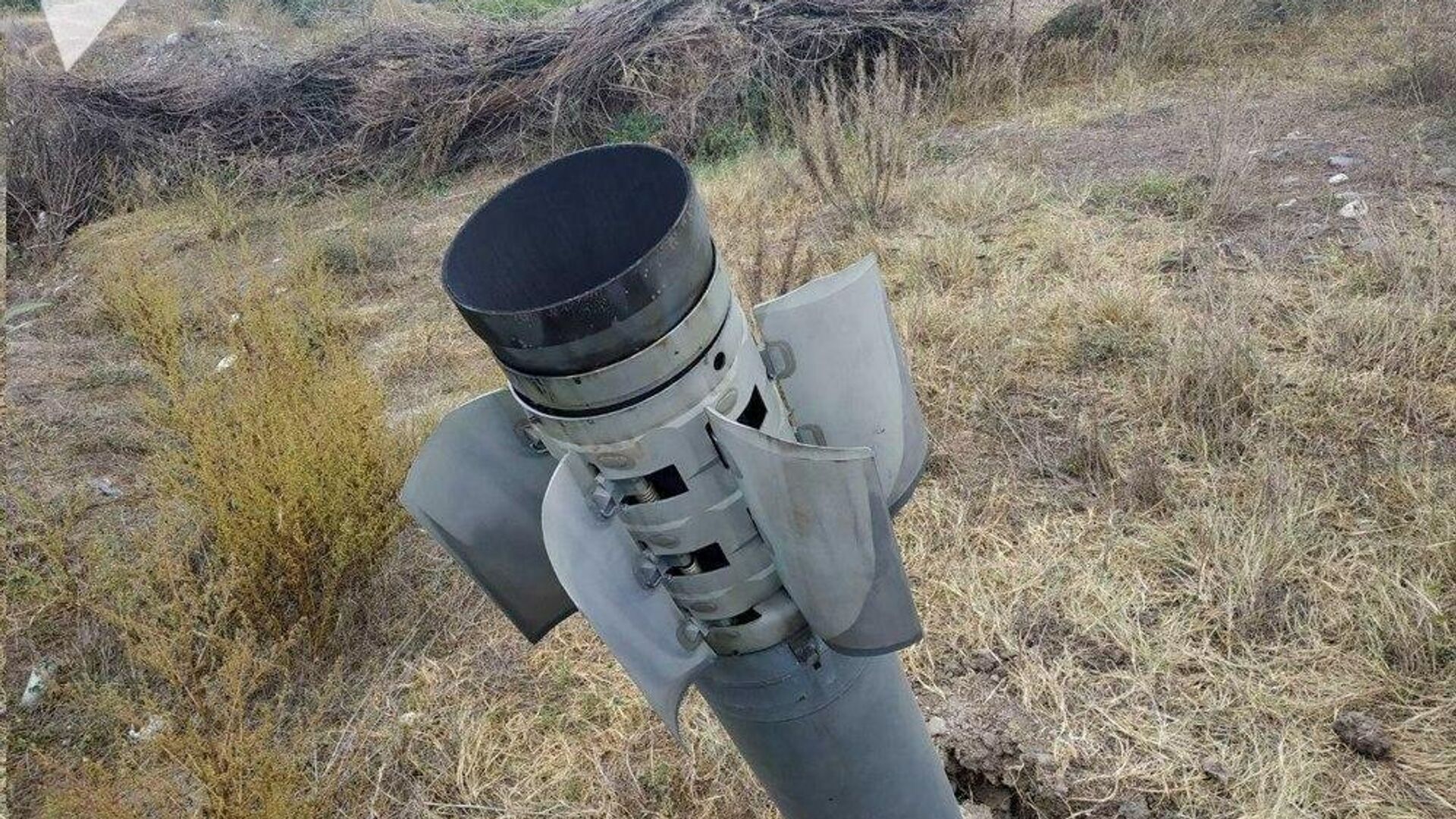 Место падения снарядов РСЗО под Степанакертом Место падения снарядов РСЗО под Степанакертом - РИА Новости, 1920, 02.10.2020