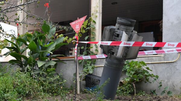 Неразорвашаяся ракета во дворе жилого дома в городе Гянджа Неразорвашаяся ракета во дворе жилого дома в городе Гянджа