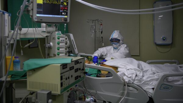 В Москве за сутки госпитализировали 993 человека с коронавирусом