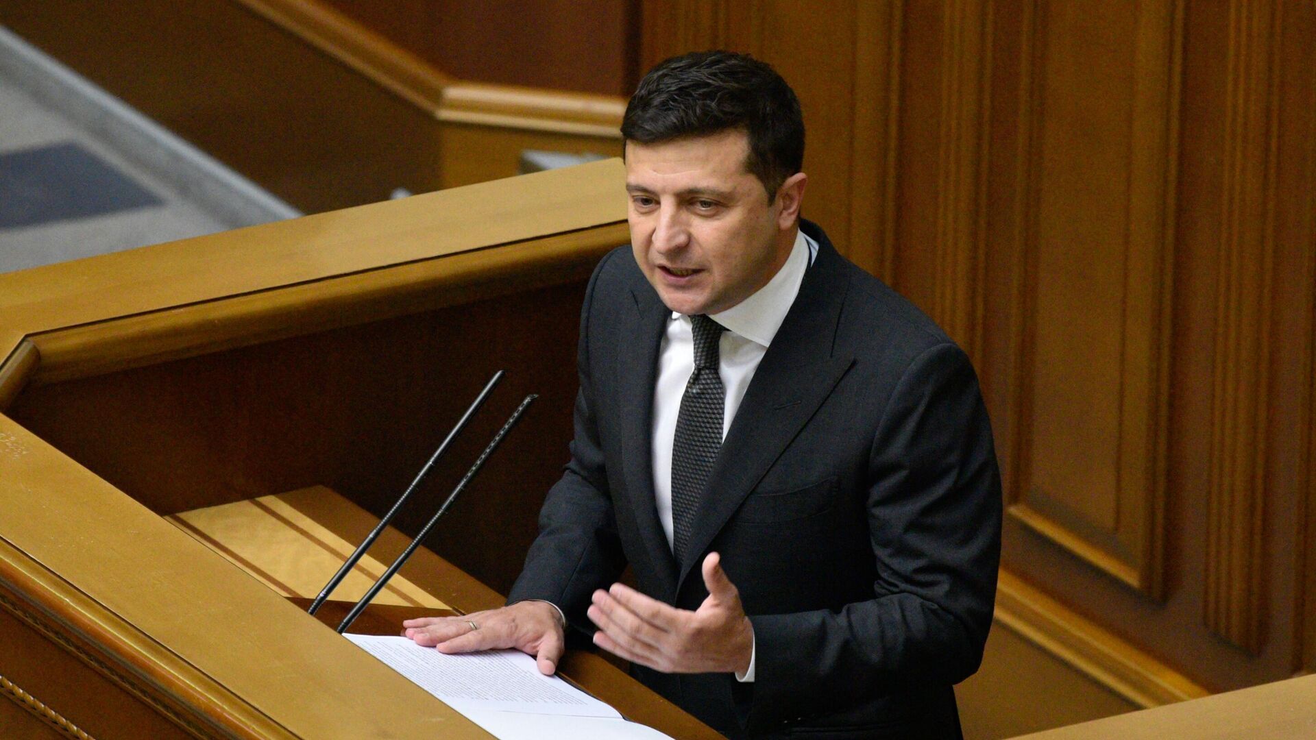 Президент Украины Владимир Зеленский на заседании в Верховной Раде Президент Украины Владимир Зеленский на заседании в Верховной Раде - РИА Новости, 1920, 30.12.2020