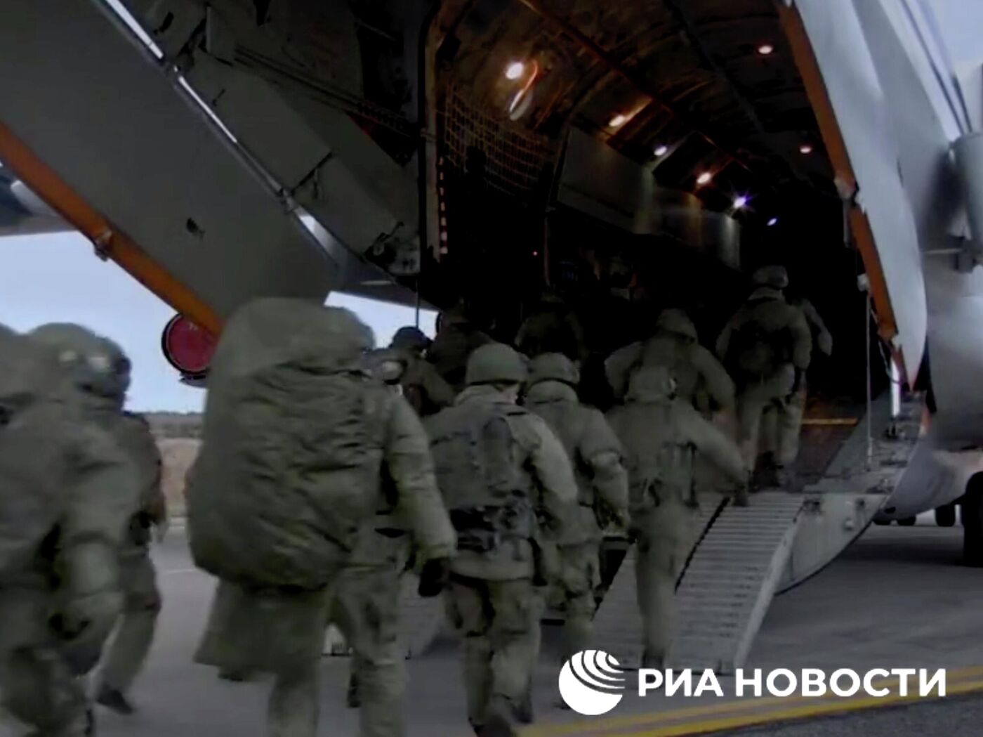Десятый Ил-76 с российскими миротворцами вылетел в ...