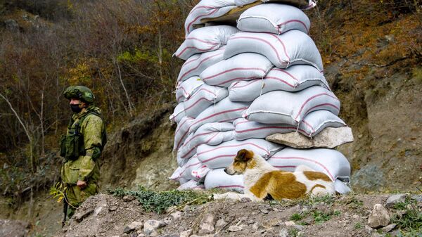 Российский миротворец у монастыря Дадиванк в Нагорном Карабахе Российский миротворец у монастыря Дадиванк в Нагорном Карабахе