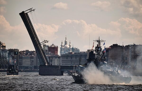 Репетиция парада в честь Дня ВМФ России Репетиция парада в честь Дня ВМФ России