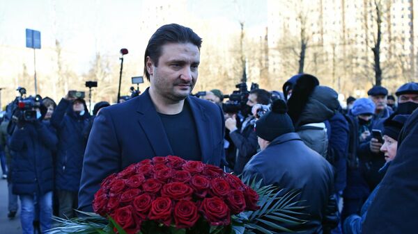 Генеральный директор Большого Московского государственного цирка на проспекте Вернадского Эдгард Запашный на церемонии прощания с актером театра и кино, народным артистом СССР Арменом Джигарханяном Генеральный директор Большого Московского государственного цирка на проспекте Вернадского Эдгард Запашный на церемонии прощания с актером театра и кино, народным артистом СССР Арменом Джигарханяном