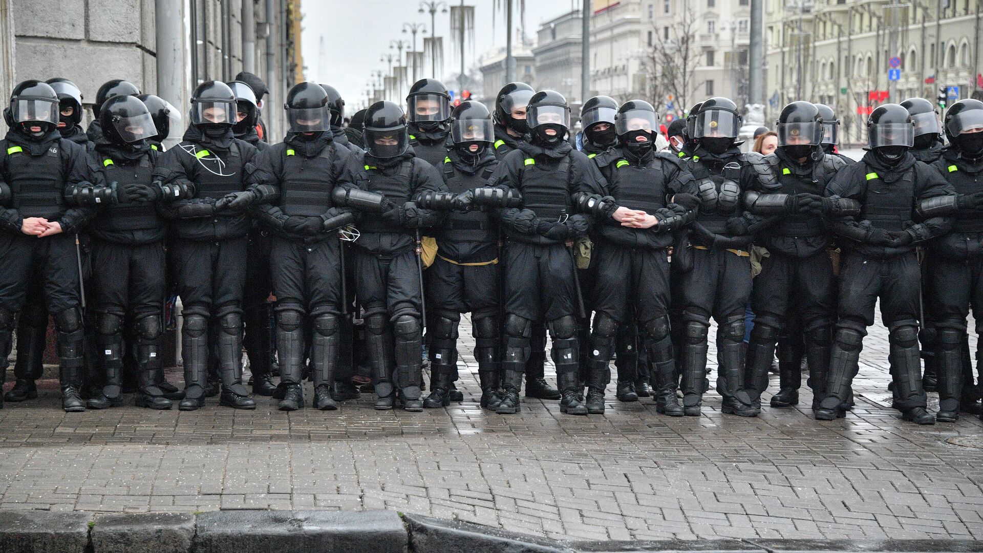 Сотрудники правоохранительных органов на акции протеста пенсионеров Марш мудрости в Минске Сотрудники правоохранительных органов на акции протеста пенсионеров Марш мудрости в Минске - РИА Новости, 1920, 13.01.2021