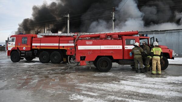 В Нижнем Новгороде загорелись ангары с макулатурой
