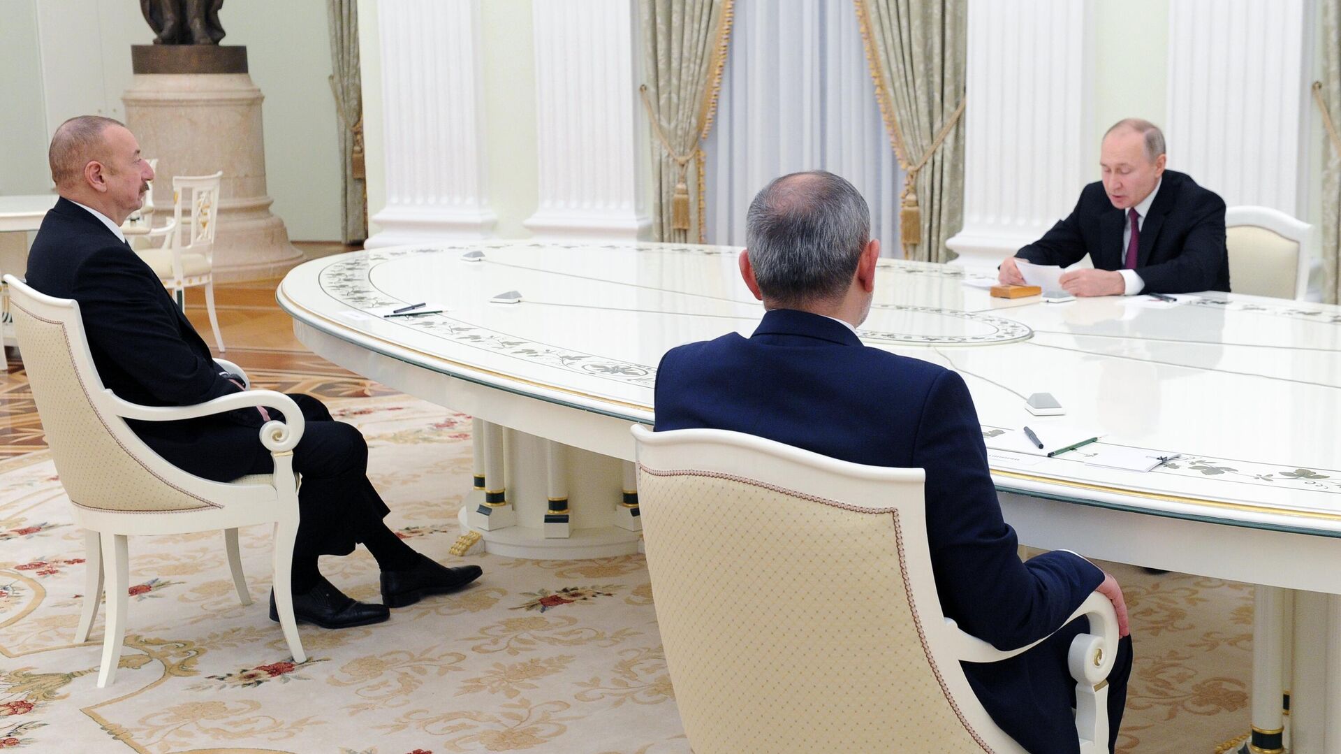 Переговоры Путина, Пашиняна и Алиева идут уже больше трех часов - РИА  Новости, 11.01.2021