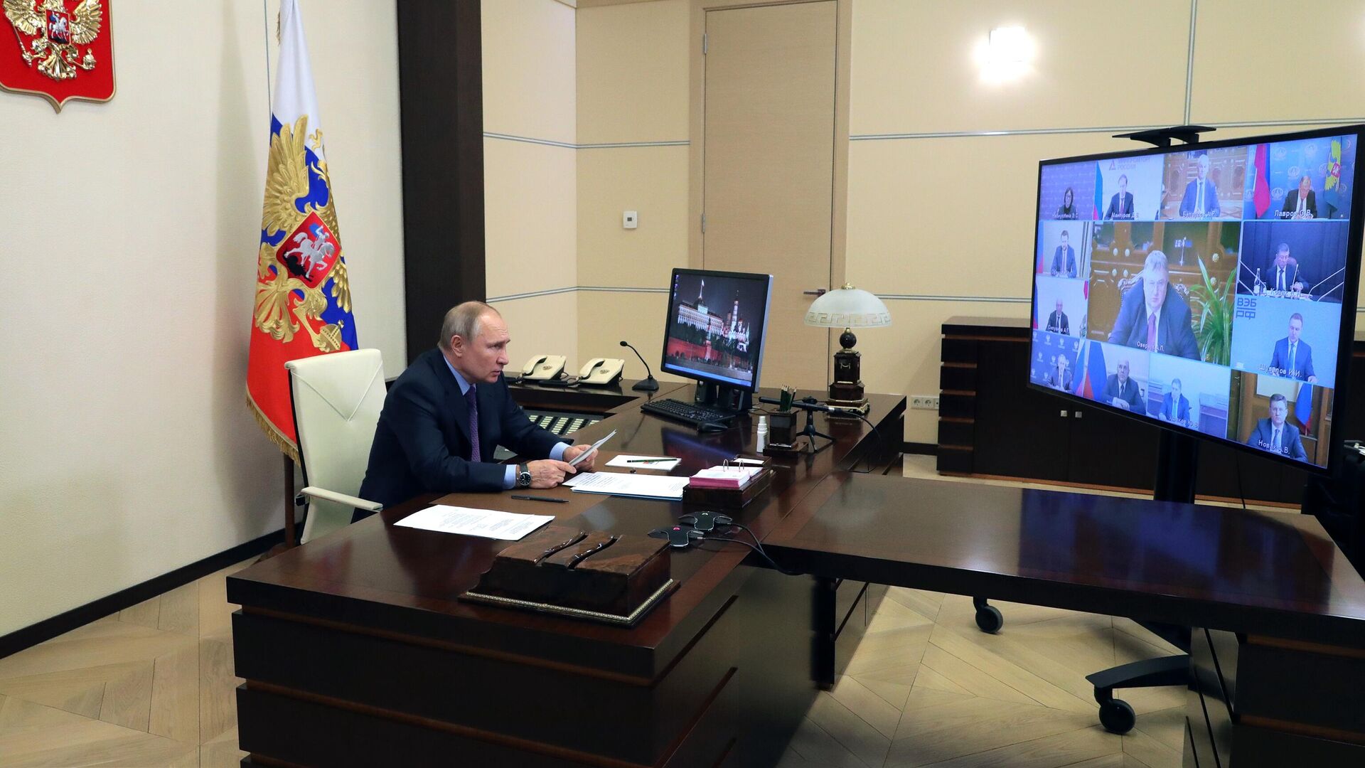 Президент РФ Владимир Путин проводит в режиме видеоконференции совещание по стратегии интеграции на пространстве ЕАЭС Президент РФ Владимир Путин проводит в режиме видеоконференции совещание по стратегии интеграции на пространстве ЕАЭС - РИА Новости, 1920, 20.01.2021
