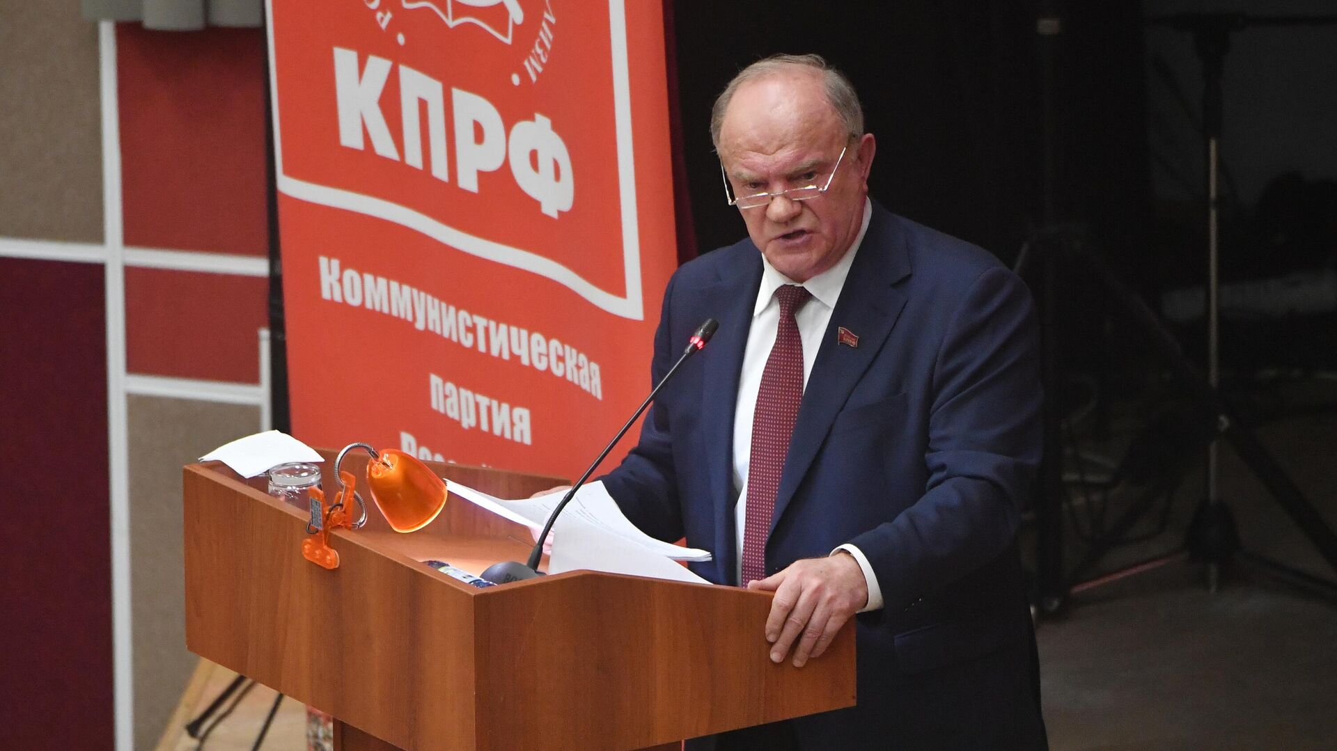 Председатель ЦК КПРФ Геннадий Зюганов выступает на XIII пленуме ЦК КПРФ Председатель ЦК КПРФ Геннадий Зюганов выступает на XIII пленуме ЦК КПРФ - РИА Новости, 1920, 23.01.2021