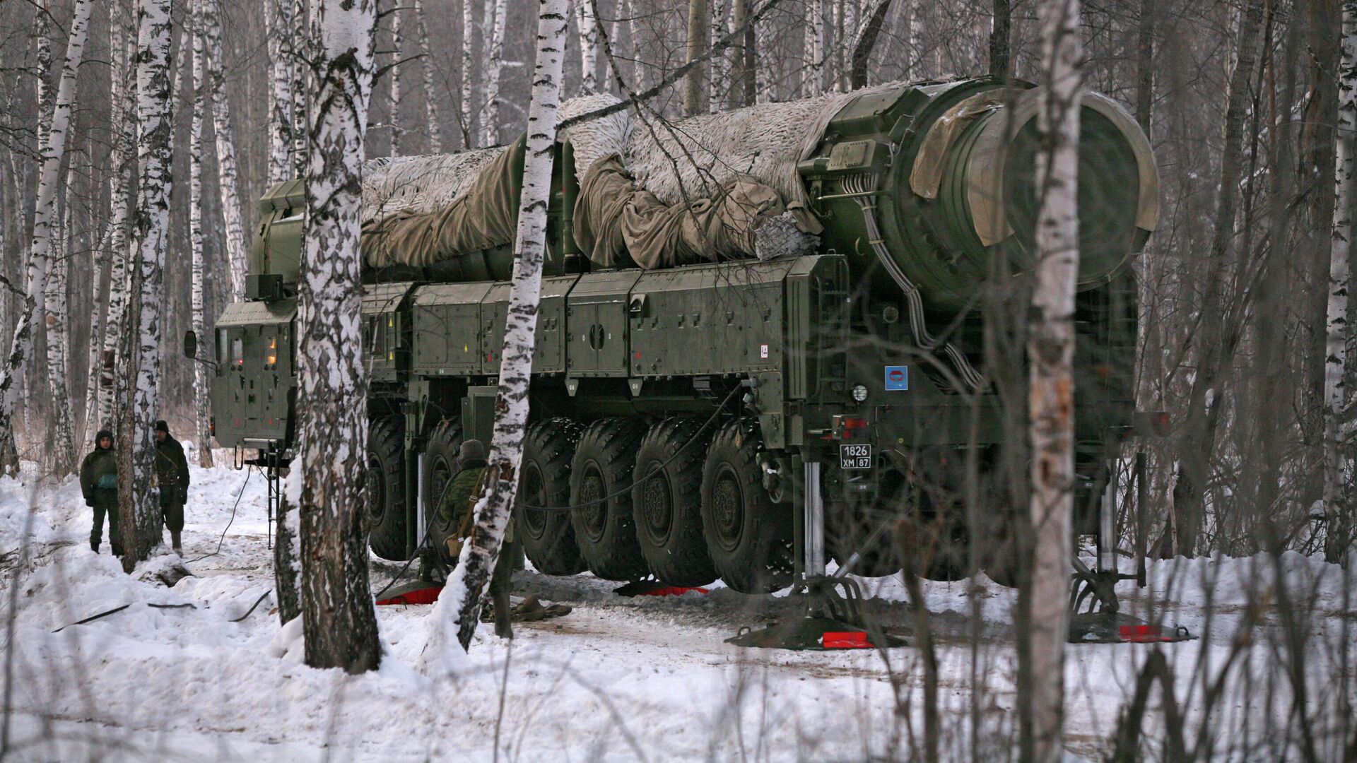 Ракетный комплекс Тополь на полигоне в Новосибирской области Ракетный комплекс Тополь на полигоне в Новосибирской области - РИА Новости, 1920, 04.02.2021