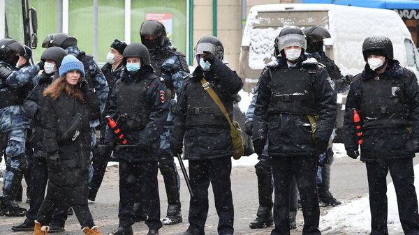 Эксперты оценили действия силовиков на незаконных акциях в Москве