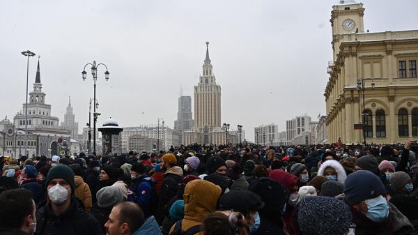 Автомобили Росгвардии покидают Комсомольскую площадь в Москве