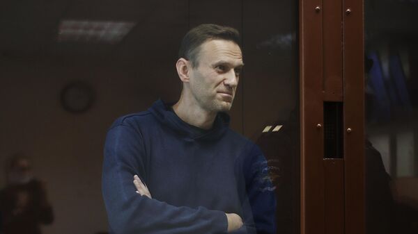 Судья пригрозила Навальному удалением с заседания
