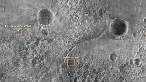 Первое изображение марсохода Perseverance на поверхности Марса с камеры HiRISE. 19 февраля 2021 года Первое изображение марсохода Perseverance на поверхности Марса с камеры HiRISE. 19 февраля 2021 года