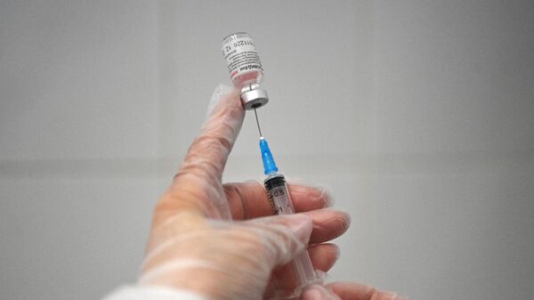 Гастроэнтеролог объяснил, можно ли вакцинироваться при проблемах с ЖКТ
