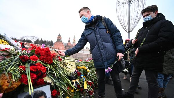 Акции памяти Немцова завершились в Москве и Петербурге