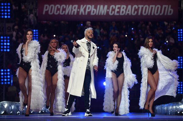 Певец Филипп Киркоров выступает на концерте в Лужниках в честь воссоединения Крыма и России Певец Филипп Киркоров выступает на концерте в Лужниках в честь воссоединения Крыма и России