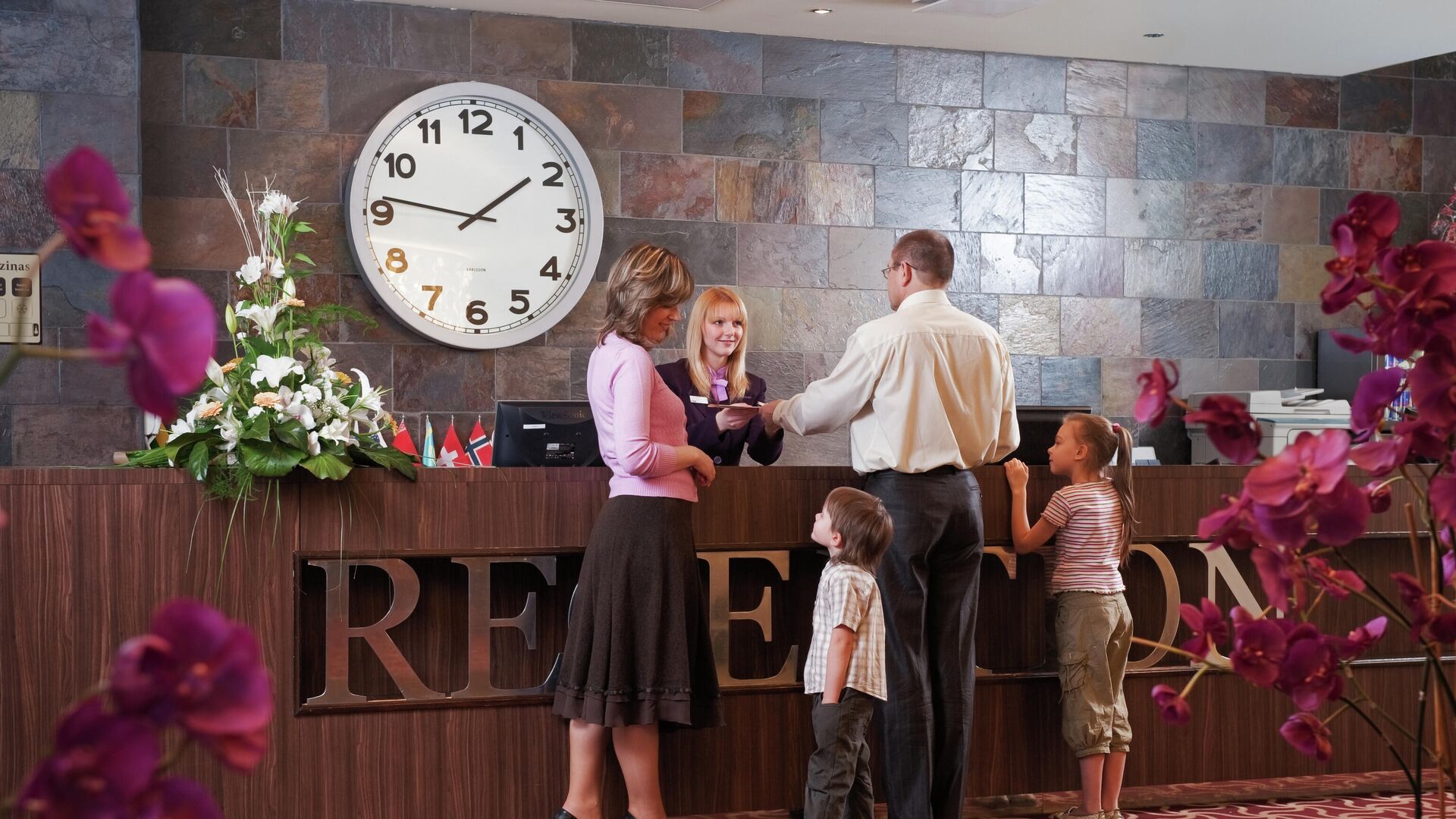 Family at the hotel reception Family at the hotel reception - RIA Novosti, 1920, 03/22/2021