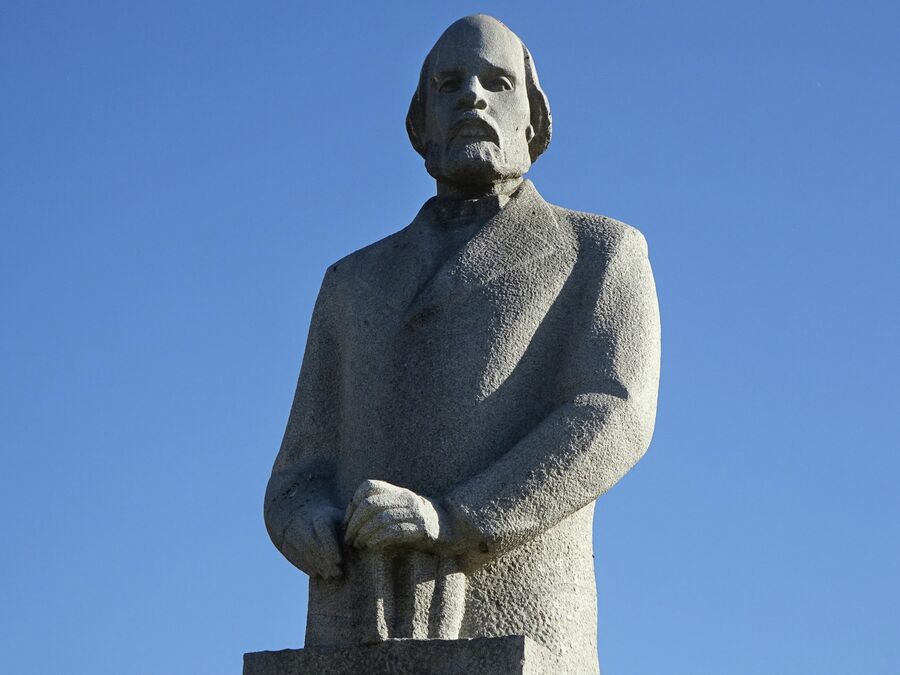 Памятник Илье Ульянову Памятник Илье Ульянову