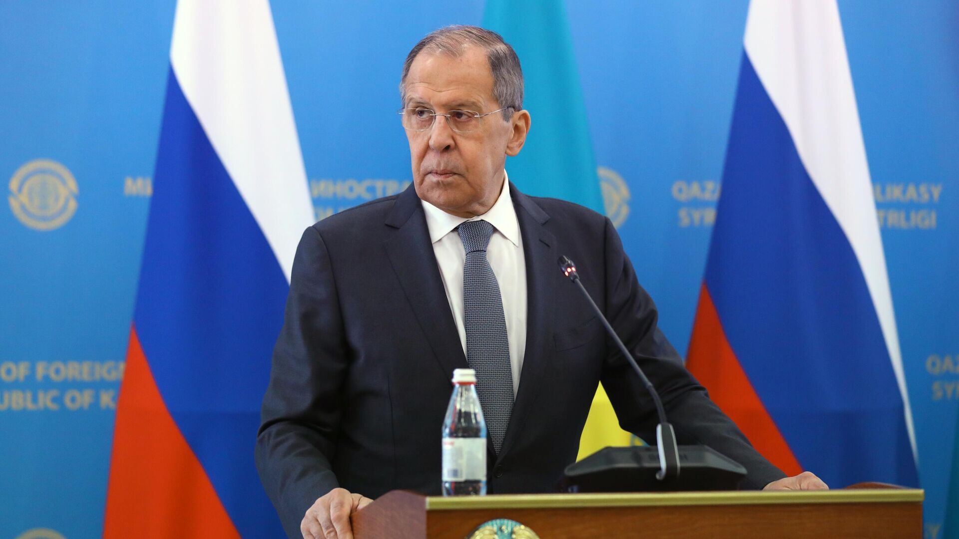 Министр иностранных дел РФ Сергей Лавров выступает на пресс-конференции по итогам переговоров с вице-премьером Казахстана, главой МИД Мухтаром Тлеуберди Министр иностранных дел РФ Сергей Лавров выступает на пресс-конференции по итогам переговоров с вице-премьером Казахстана, главой МИД Мухтаром Тлеуберди - РИА Новости, 1920, 08.04.2021