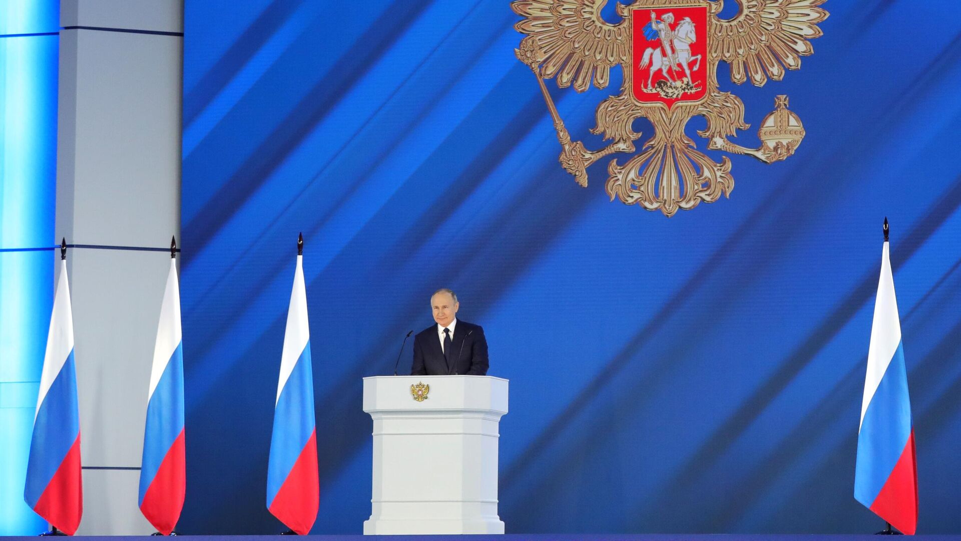 Президент РФ Владимир Путин выступает с ежегодным посланием Федеральному Собранию Президент РФ Владимир Путин выступает с ежегодным посланием Федеральному Собранию - РИА Новости, 1920, 21.04.2021