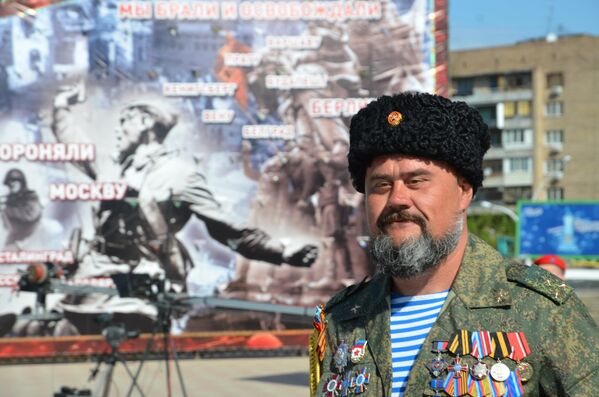 Награждение сотрудников силовых структур и МЧС главой Луганской народной республики Леонидом Пасечником Награждение сотрудников силовых структур и МЧС главой Луганской народной республики Леонидом Пасечником