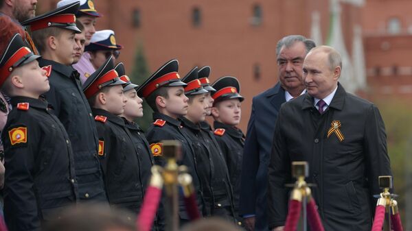 Президент РФ В. Путин на военном параде в честь 76-й годовщины Победы в ВОВ Президент РФ В. Путин на военном параде в честь 76-й годовщины Победы в ВОВ