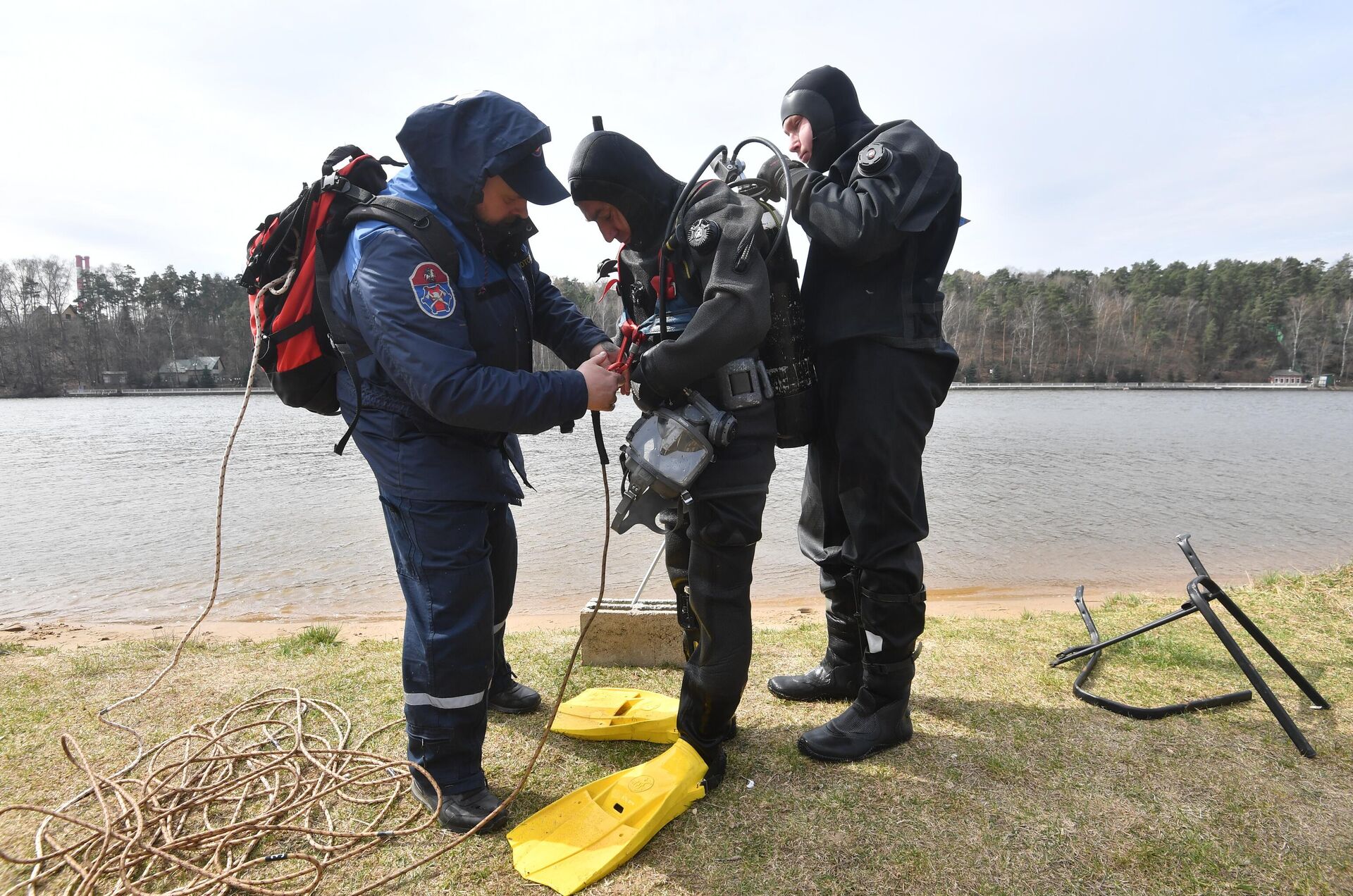 Водолазное обследование пляжа в Серебряном Бору Водолазное обследование пляжа в Серебряном Бору - РИА Новости, 1920, 12.05.2021
