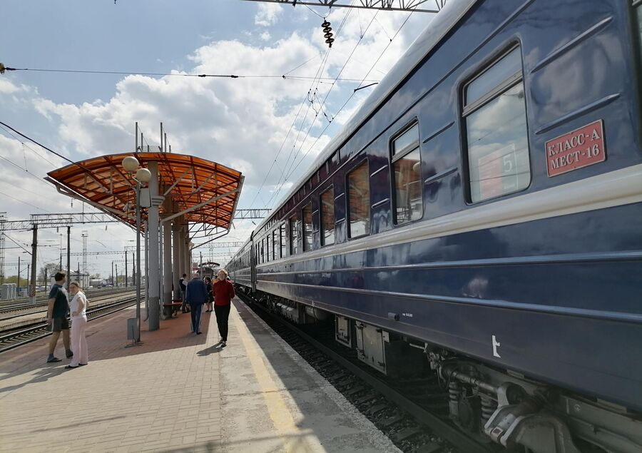 Поезд Жемчужина Кавказа на перроне