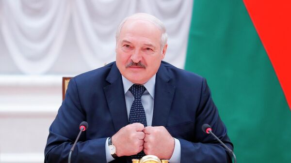 Ургант пошутил про искупавшегося Лукашенко