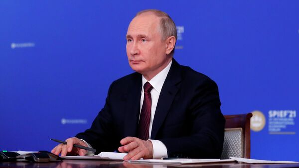 Россия обеспечит условия для вакцинации иностранцев, заявил Путин