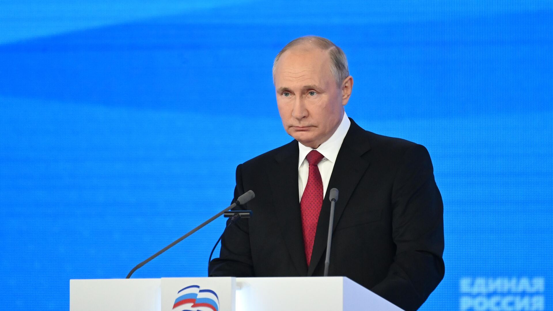 Политологи рассказали об ожиданиях от прямой линии с Путиным