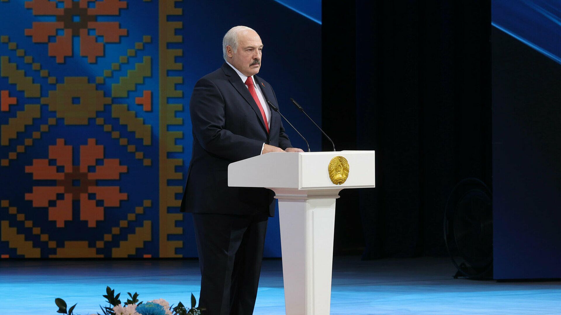 Президент Белоруссии Александр Лукашенко во время выступления на Торжественном собрании в честь Дня Независимости в Минске Президент Белоруссии Александр Лукашенко во время выступления на Торжественном собрании в честь Дня Независимости в Минске - РИА Новости, 1920, 02.07.2021
