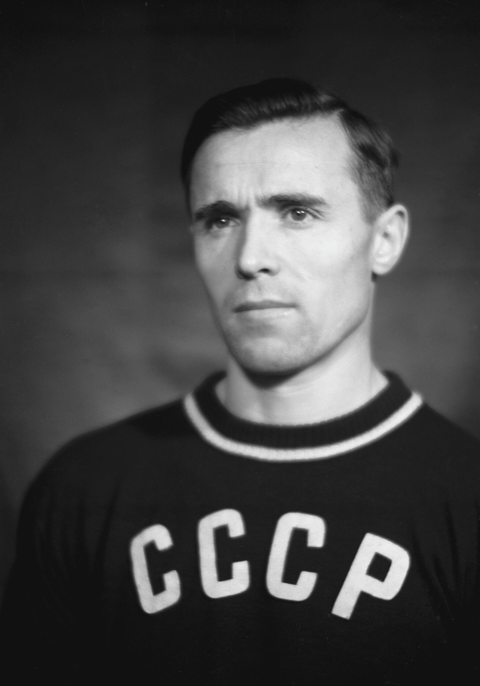 Заслуженный мастер спорта СССР, абсолютный чемпион Олимпийских игр по гимнастике Виктор Чукарин. Заслуженный мастер спорта СССР, абсолютный чемпион Олимпийских игр по гимнастике Виктор Чукарин. - РИА Новости, 1920, 04.07.2021