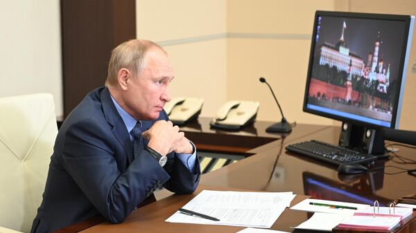 Путин поручил укрепить взаимодействие властей и бизнеса против коррупции