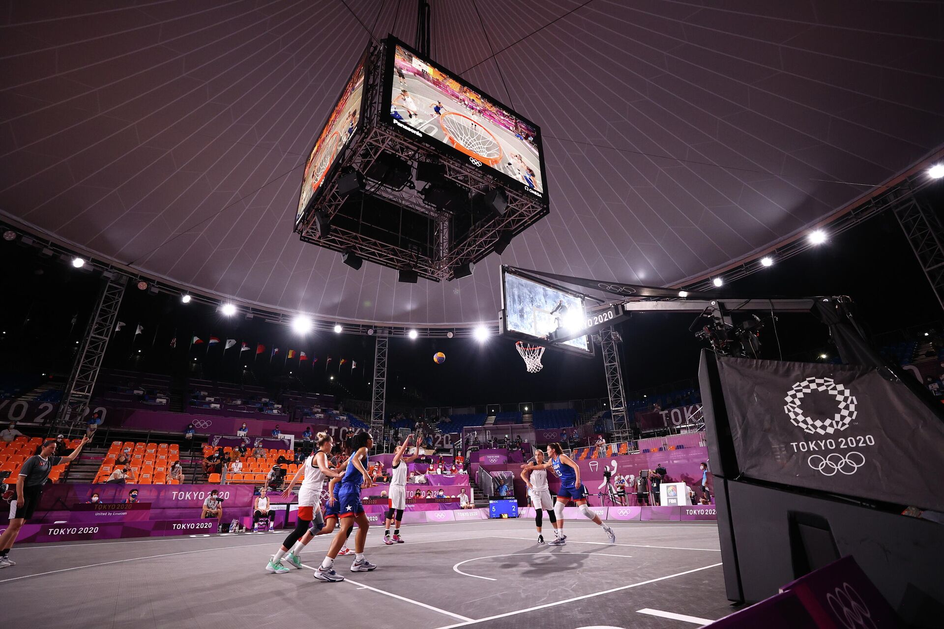 Игровой момент матча женского баскетбольного турнира 3x3 между сборными России и США Игровой момент матча женского баскетбольного турнира 3x3 между сборными России и США - РИА Новости, 1920, 28.07.2021