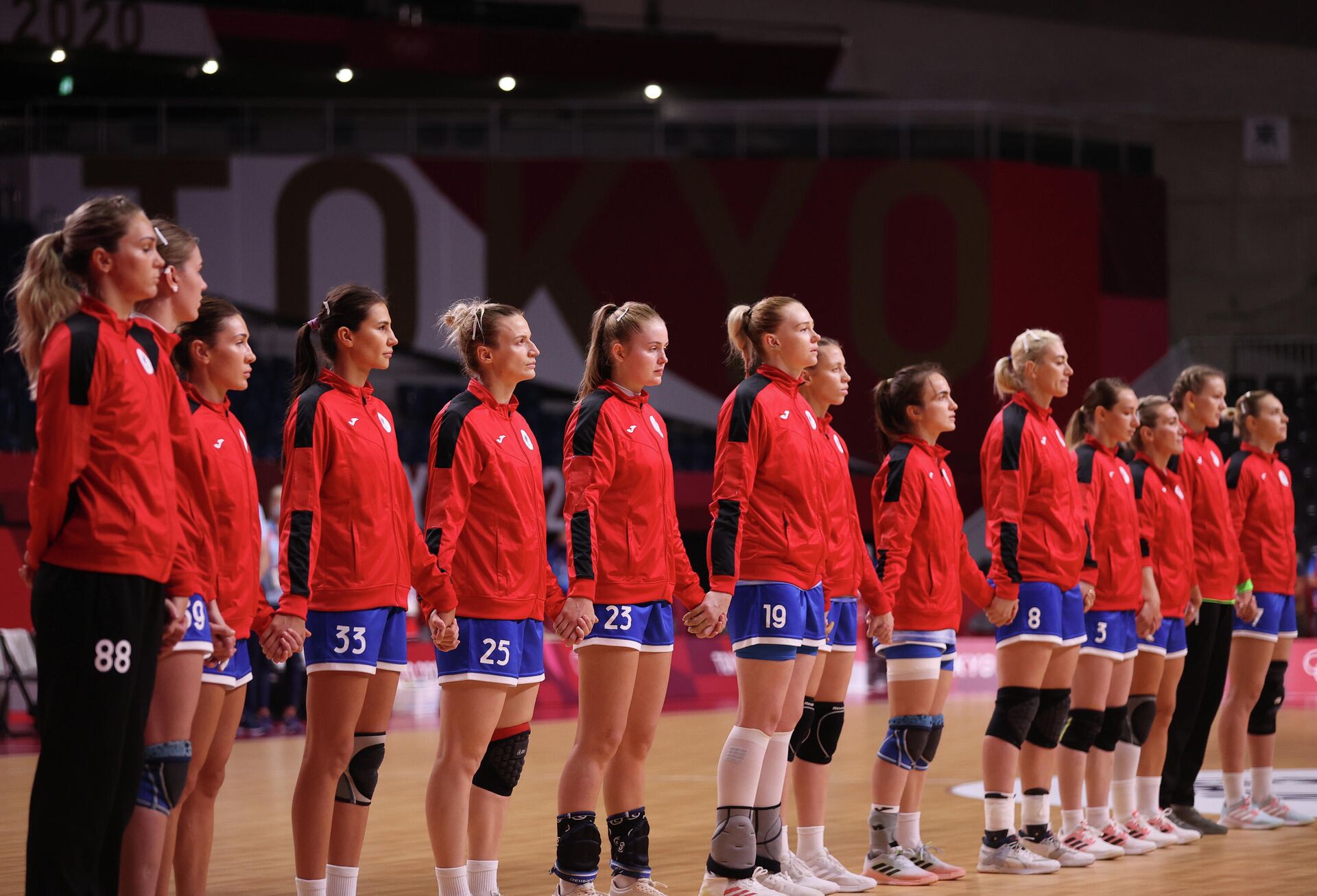 Гандболистки сборной России на Олимпийских играх в Токио Гандболистки сборной России на Олимпийских играх в Токио - РИА Новости, 1920, 28.07.2021